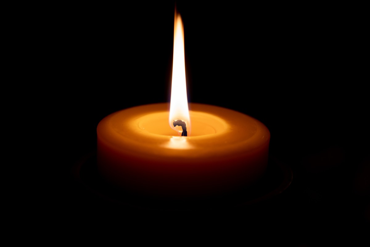Candle,Flame,On,Black,Background