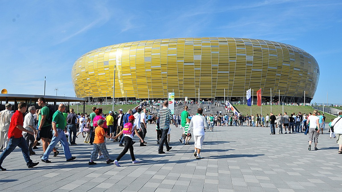 Wisła ma szanse na awans do fazy grupowej Ligi Mistrzów. Stadion Białej Gwiazdy nie będzie gotowy na pierwsze spotkania w tych rozgrywkach, dlatego działacze szukają zastępczego obiektu. Władze krakowskiego klubu myślą o grze na stadionie PGE Arena w Gdańsku.