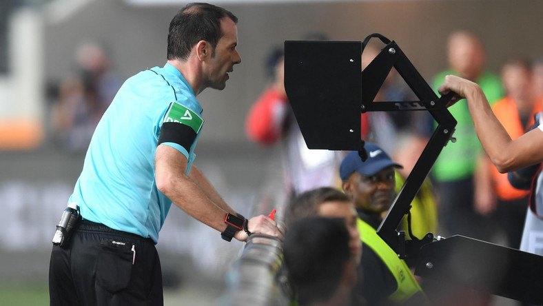 Dobry czy zły? System Video Assistant Referee ma zwolenników oraz zdecydowanych przeciwników. Zdaniem Gianluigiego Buffona jest to dobre rozwiązanie i żałuje, że VAR nie będzie obecny podczas barażowego spotkania Szwecji z Włochami, które odbędzie się w piątek. Natomiast jego kolega z Juventusu Sami Khedira stwierdził, że VAR zabija radość z futbolu.
