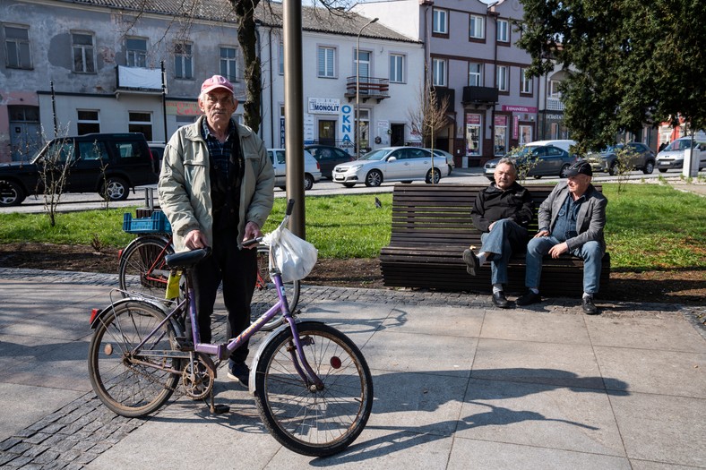 Rozmowy w Makowie Mazowieckim zaczynają się optymistycznie. Pan Leon przekroczył feralne "68,9", a zdrowie zawdzięcza między innymi korzystaniu z roweru