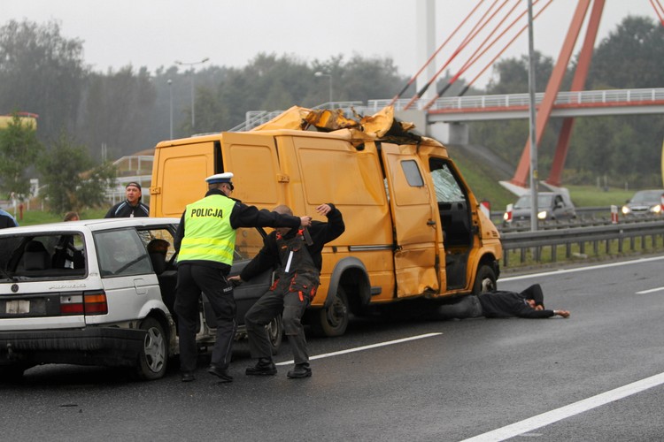 Pozorowany wypadek. Ćwiczenia służb ratownicznych na autostradzie A4