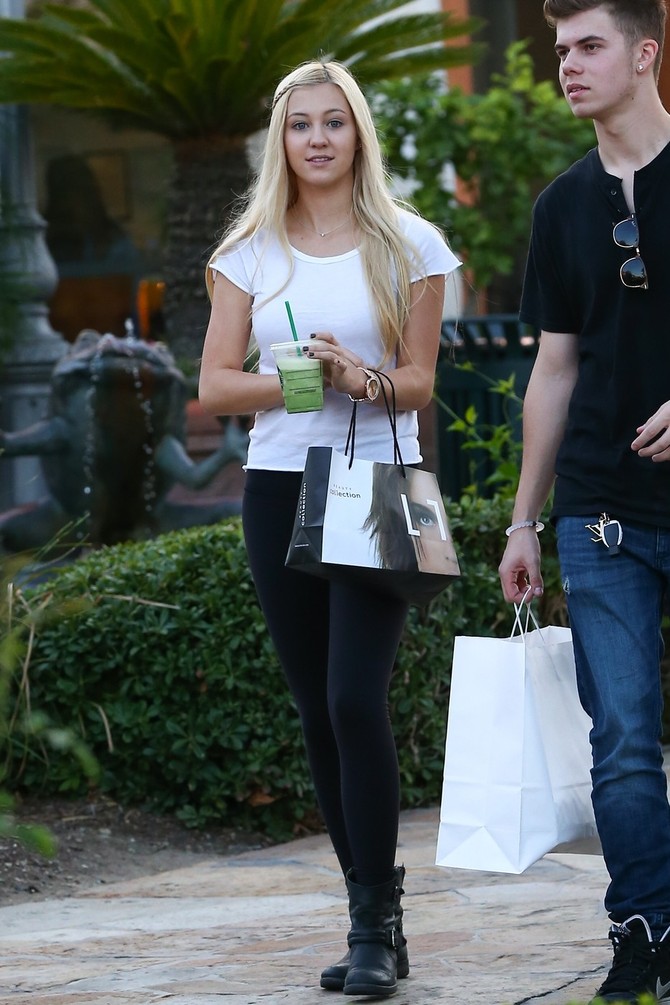 Lepa Ava Sambora