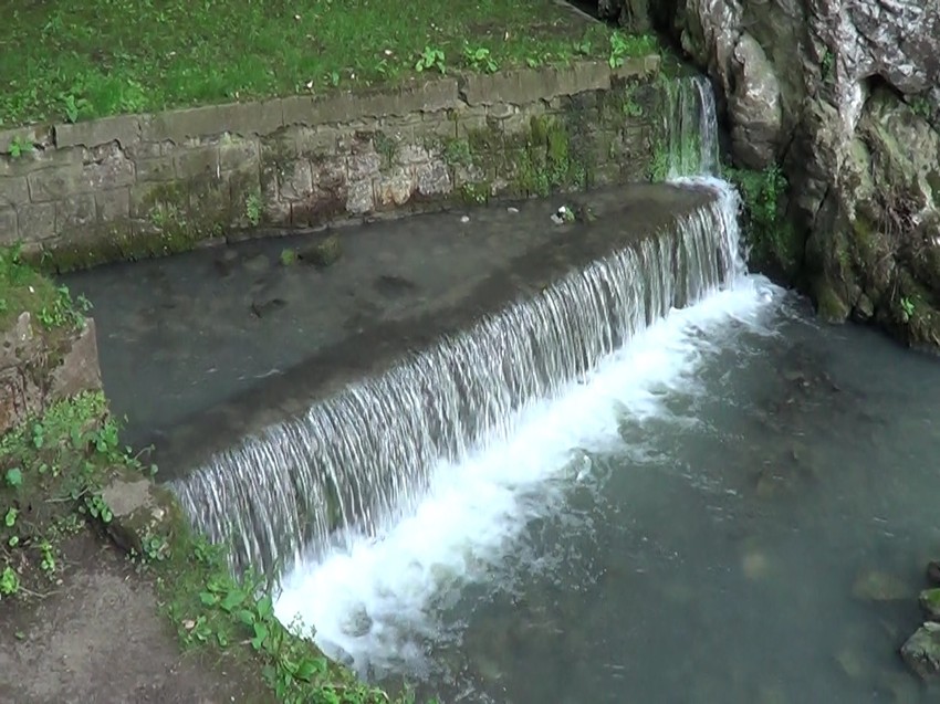 U istom danu, posle presušenja, nivo vode u vrelu se opet podigao