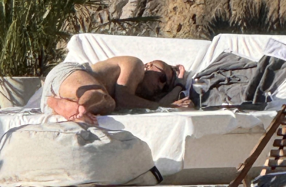 Nemanja Vidić se sunča i uživa