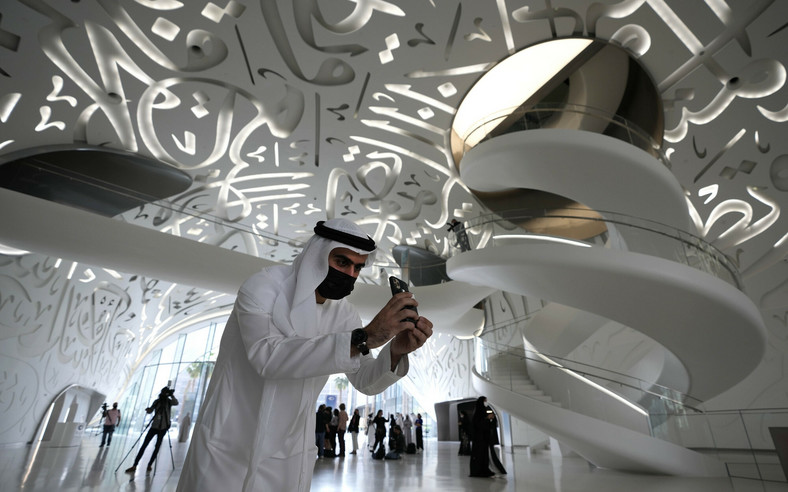 Hall Muzeum Przyszłości w Dubaju, zdjęcie dzień po otwarciu, 23 lutego 2022 r.