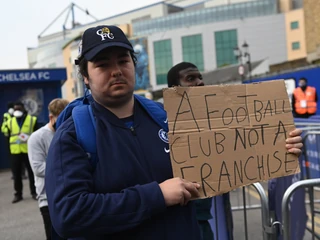 Manifestacja fanów londyńskiego klubu Chelsea przeciwko jego akcesowi do projektu Superligi