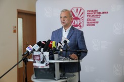 ZNP chce rozmawiać z premierem o podwyżkach dla nauczycieli. Nie wyklucza protestu