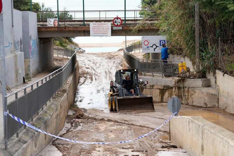 Storm hits Barcelona causing damage
