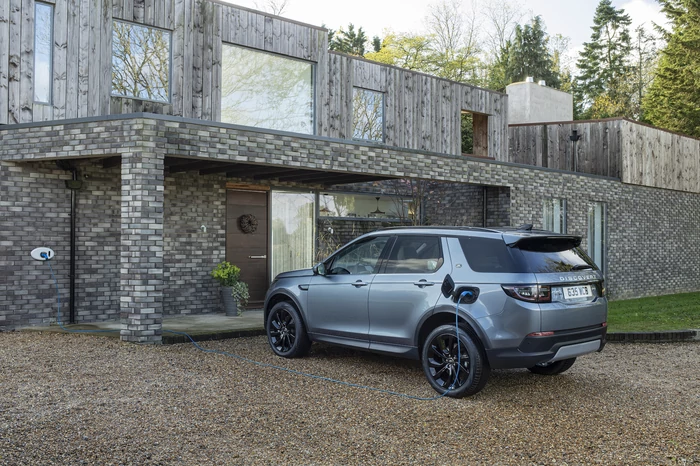 Land Rover Discovery Sport P300e