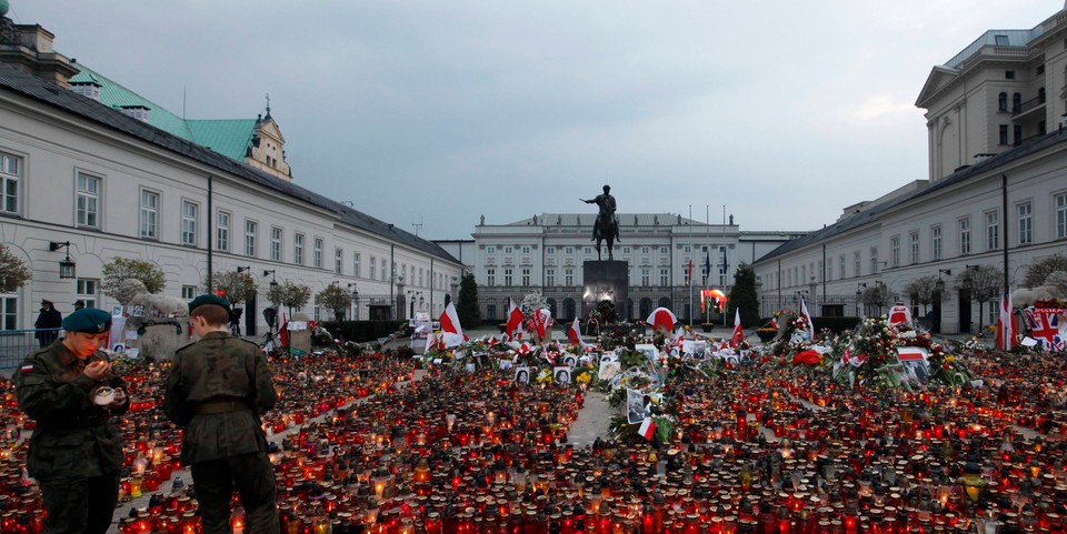 2010-04-13T055200Z_01_PEJ09_RTRIDSP_3_POLAND-PRESIDENT-CRASH.jpg