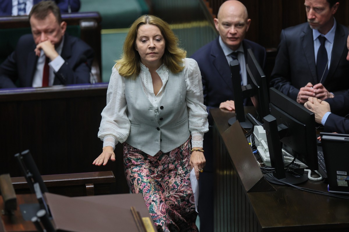 Posłanka PiS Joanna Lichocka na sali obrad Sejmu w Warszawie, posłowie mają wysłuchać informacji szefa MON w sprawie stanu bezpieczeństwa RP
