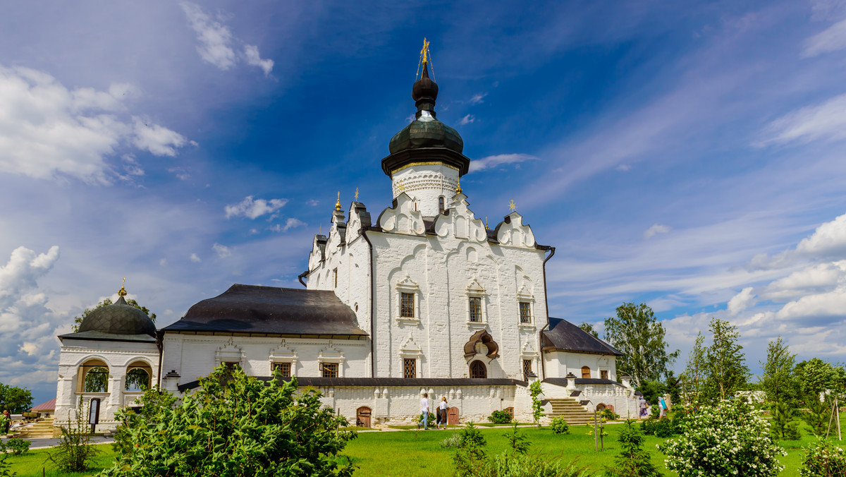 XVI-wieczny Sobór Zaśnięcia Matki Bożej w Swijażsku w Federacji Rosyjskiej został wpisany w niedzielę na Listę światowego dziedzictwa UNESCO podczas odbywającej się w Krakowie sesji Komitetu Światowego Dziedzictwa. W soborze znajdują się cenne freski, m.in. wizerunek św. Krzysztofa z głową konia.