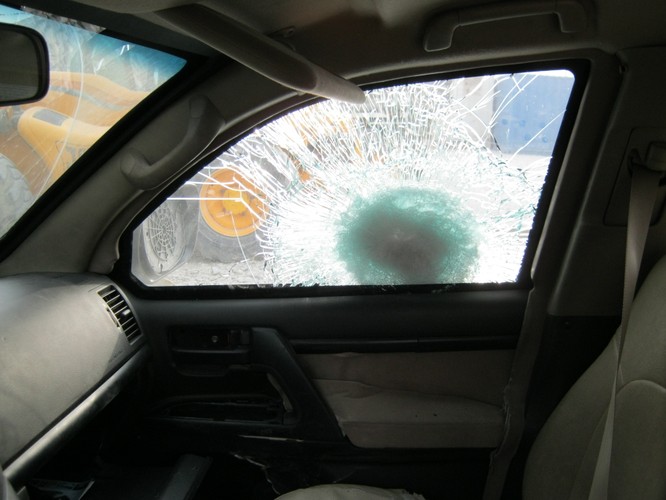 Toyota po zamachu w Afganistanie. Samochodem jechała ochrona BOR