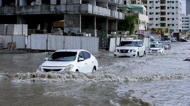 Apokaliptyczna burza w Emiratach. Tyle deszczu, co przez pół roku