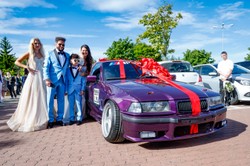 Syn Krzysztofa Rutkowskiego dostał na komunię samochód. Ten model tyle kosztuje