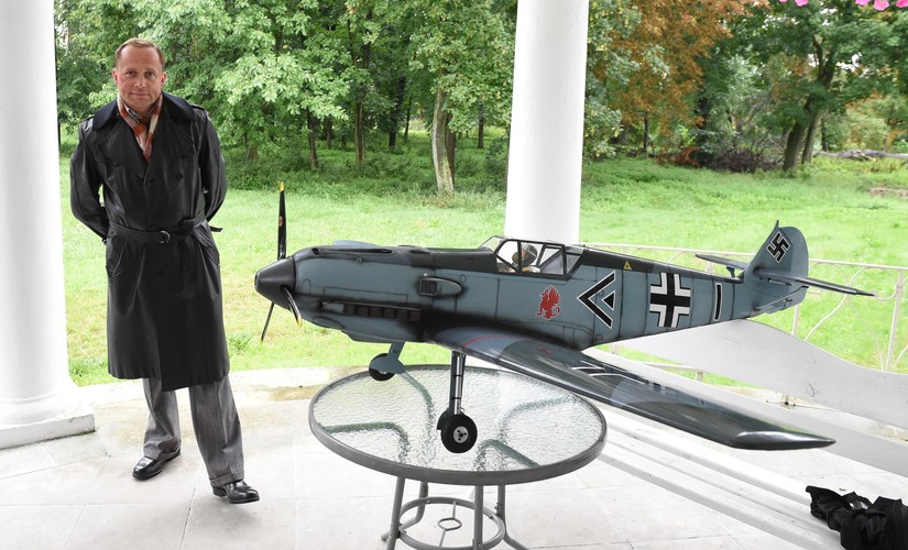 Piotr Adamczyk na planie 'Dywizjonu 303'