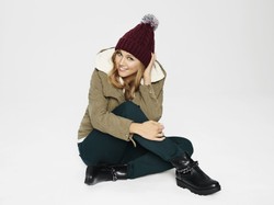 Modna bez banalnych rozwiązań: Agnieszka Kaczorowska w kampanii Kari