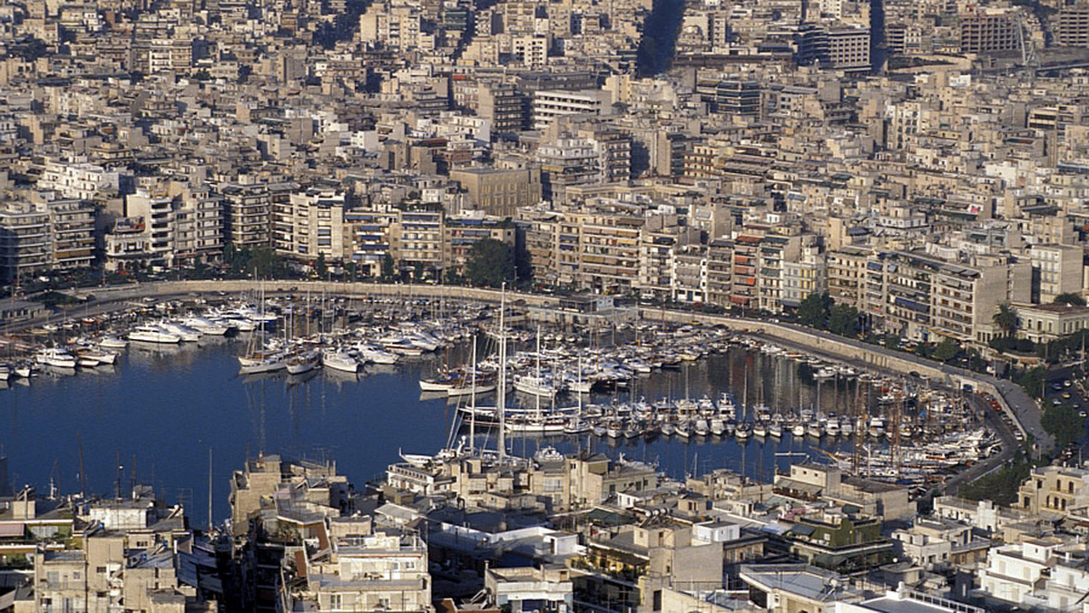 Największy port Aten - Pireus, był kiedyś wyspą. Podejrzewał to już starożytny geograf, Strabo. O tym, że miał rację, przekonali się obecnie naukowcy z Grecji i Francji, którzy wyniki swoich badań opisali na łamach “Geology".