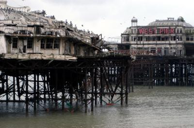 Zniszczone molo w Brighton (West Pier), fot. <A HREF="http://www.the-pier.co.uk" TARGET="_blank">the-pier.co.uk</A>