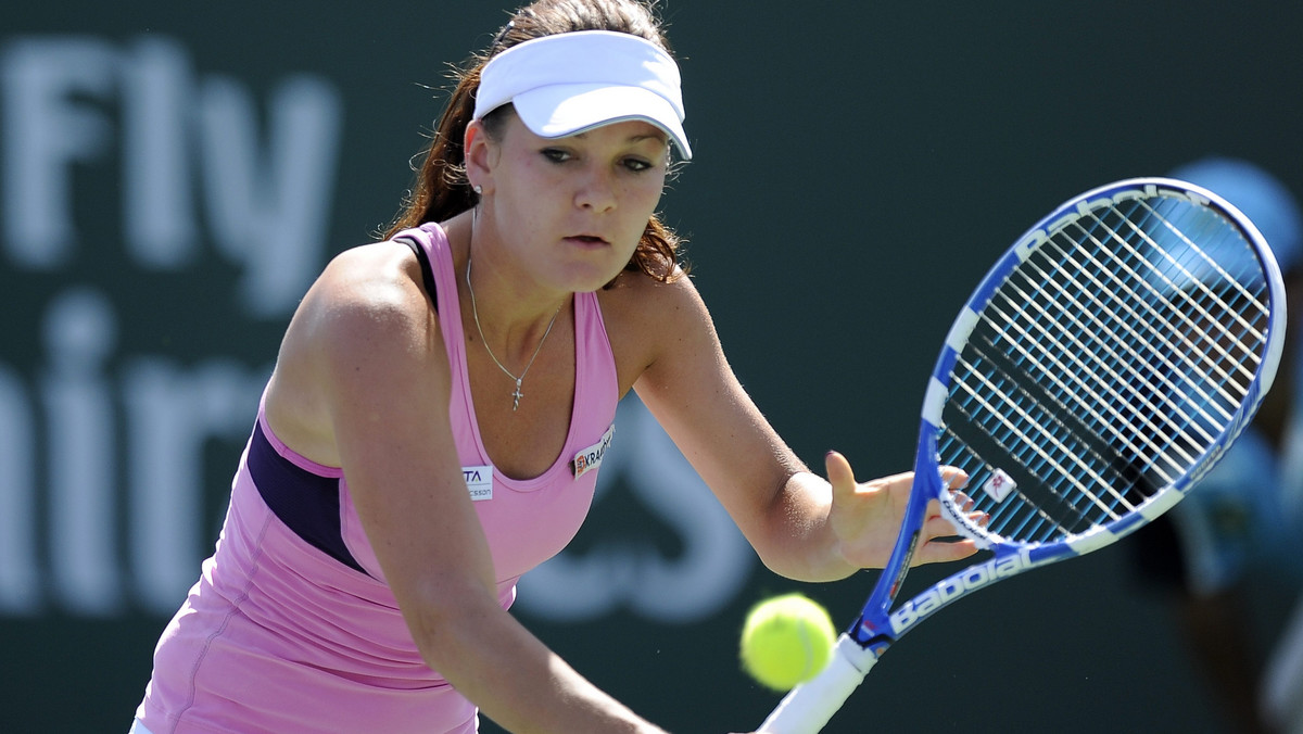 Agnieszka Radwańska wygrała z Rosjanką Marią Kirilenko w III rundzie gry pojedynczej turnieju WTA na twardych kortach w Indian Wells (z pulą nagród 4,5 mln dol.).