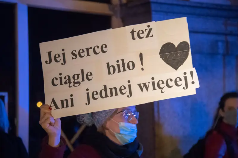 Protest po śmierci 30-letniej Izy