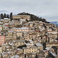 Włoskie miasteczko chce sprzedawać domy za 1 euro. Napotkało na duży problem