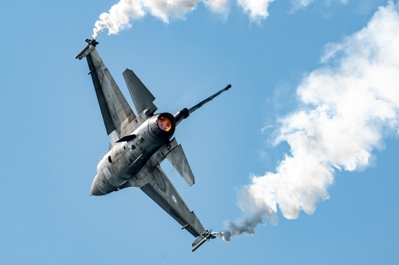 VANREDNO STANJE ZBOG MOĆNOG AMERIČKOG AVIONA! Drama na nebu iznad Iraka: Pilot tražio HITNO sletanje zbog misterioznog incidenta