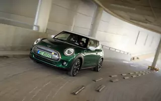 Elektryczny Mini Cooper SE – tylko eko czy też fun?