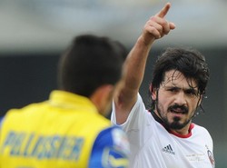 Włoski piłkarz obawia się o... policzki