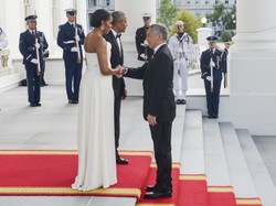 Trudno wyobrazić sobie coś gorszego! Bardzo nieudana stylizacja Michelle Obamy. FOTO