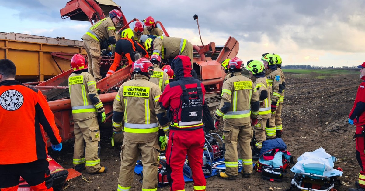 Makabra na polu. Maszyna do zbierania cebuli ciężko zraniła rolnika. Lądował śmigłowiec LPR
