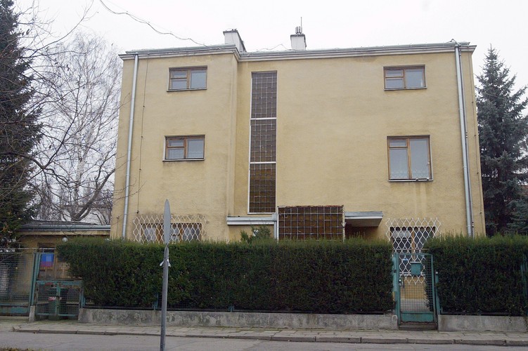 To jego warszawski dom,...