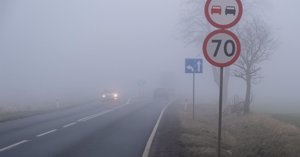 Niebezpiecznie od rana! Synoptycy ostrzegają przed warunkami na drogach. Gdzie obowiązuje alert?
