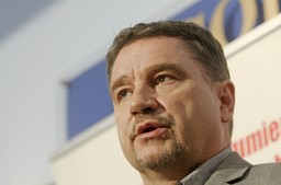 Biedny jak szef Solidarności. Sprawdź, ile zarabia Duda