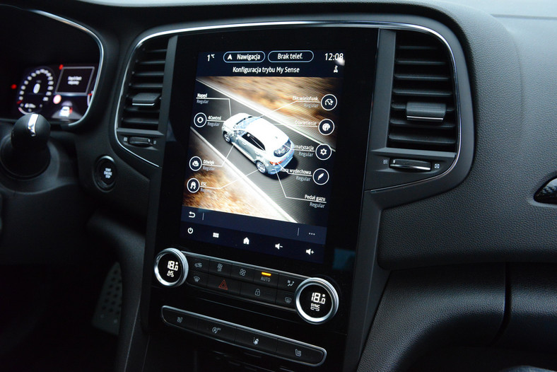 Renault Megane RS - tabletowy ekran wygląda bardzo dobrze. Z jego poziomu możemy ustawić parametry poszczególnych systemów.