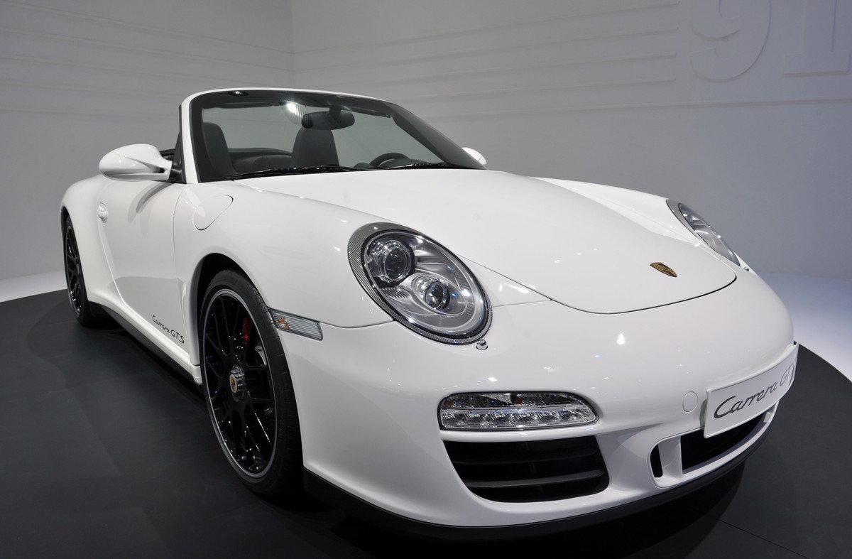 Paris Motor Show - od 2 października będzie można oglądać samochody najlepszych marek – Porsche SE 911 Carrera GTS. Fot: Antoine Antoniol/Bloomberg
