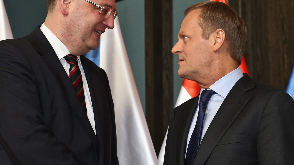 Premier Donald Tusk zapowiedział w Pradze, że polska prezydencja w Grupie Wyszehradzkiej (V4) skoncentruje się m.in. na współpracy obronnej. Czas na kolejny ambitny krok na rzecz wzmocnienia wspólnej obrony - podkreślił.
