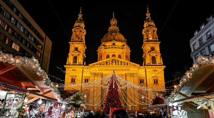 Adventi vásár a Bazilikánál