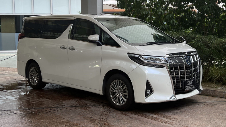 Toyota Alphard (trzecia generacja; 2015-2023)