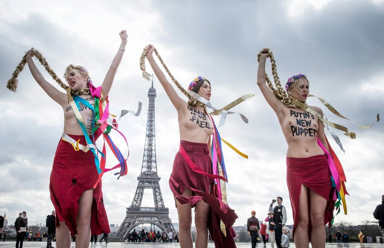 Protest Femen w Paryżu
