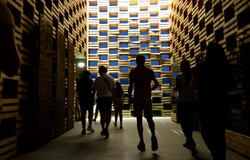 Sad z jabłoniami, ażurowa konstrukcja ze skrzynek... Polska na Expo 2015. GALERIA