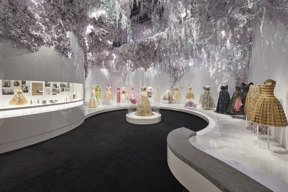 Retrospektywna wystawa "Christian Dior: Designer of Dreams" w Victoria & Albert Museum