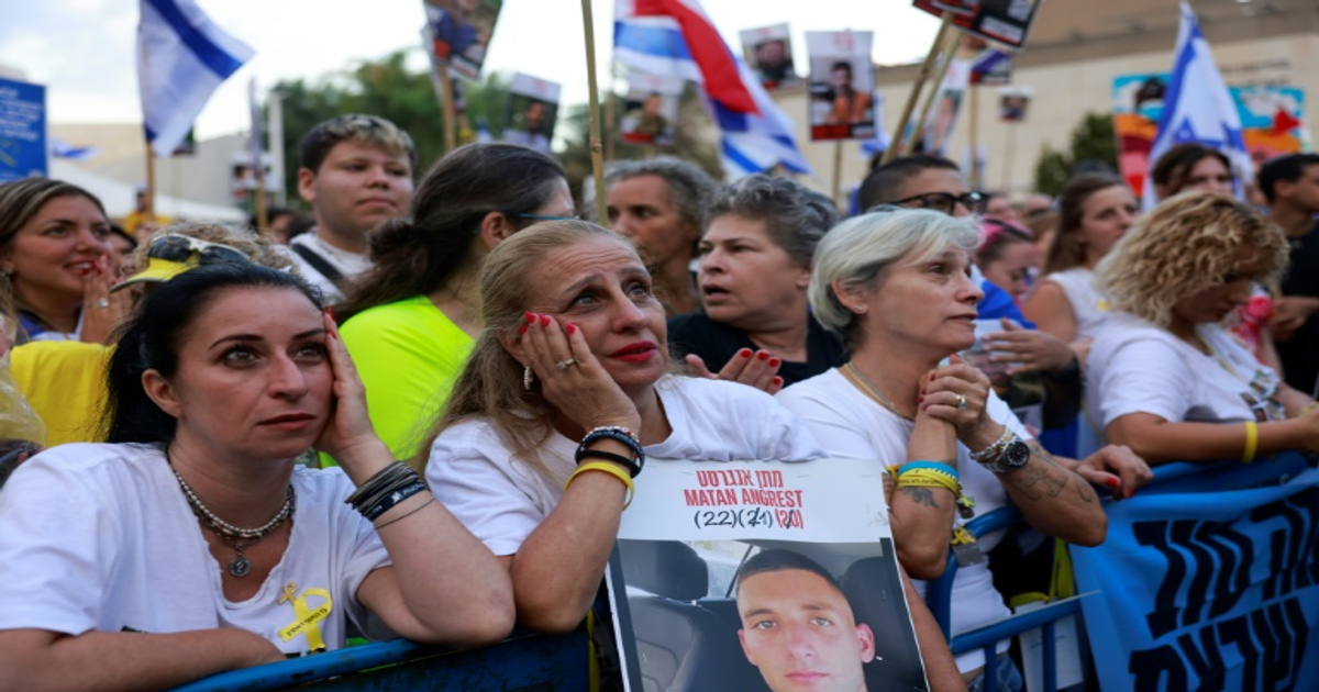 Tel-Aviv : Des centaines se rassemblent avant les libérations d'otages