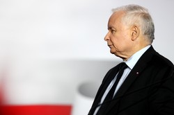 Kaczyński: Kra i odłamki lodowe przy wielkim lodowcu są czymś naturalnym