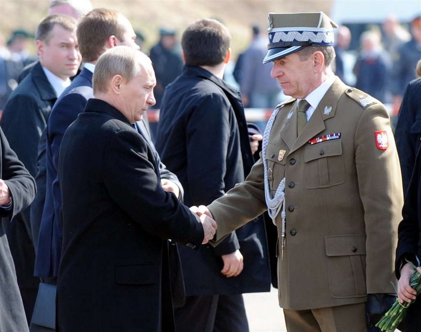 Wladymir Putin, poegnanie, trumna, Lech Kaczyński, katastrofa, śmierć prezydenta, Smoleńsk, Katyń