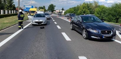 Groźny wypadek w Osielsku. Przechodził przez ulicę na drugą stronę. Szokujący FILM