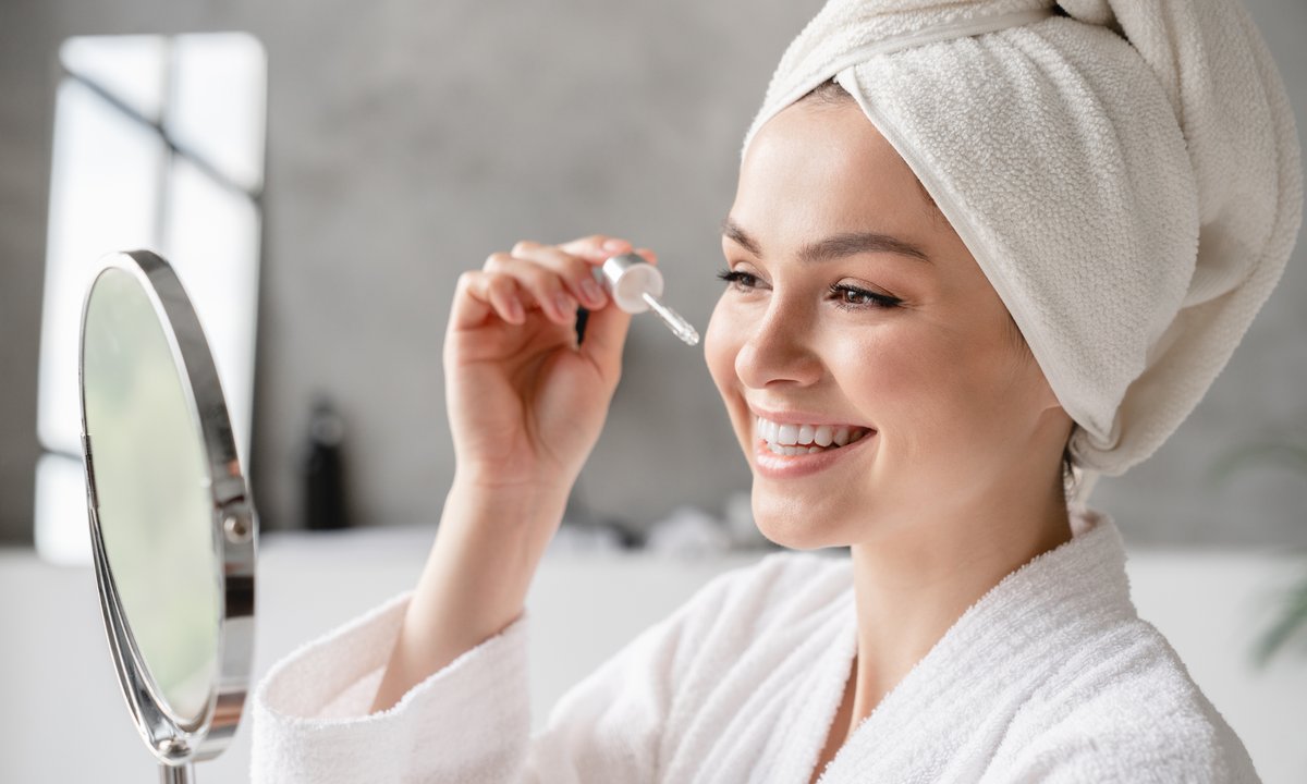 To serum jest naszpikowane kwasem hialuronowym! Opóźnia starzenie i świetnie nawilża