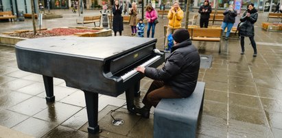 Pancerne fortepiany stanęły w Katowicach. Można na nich pograć 