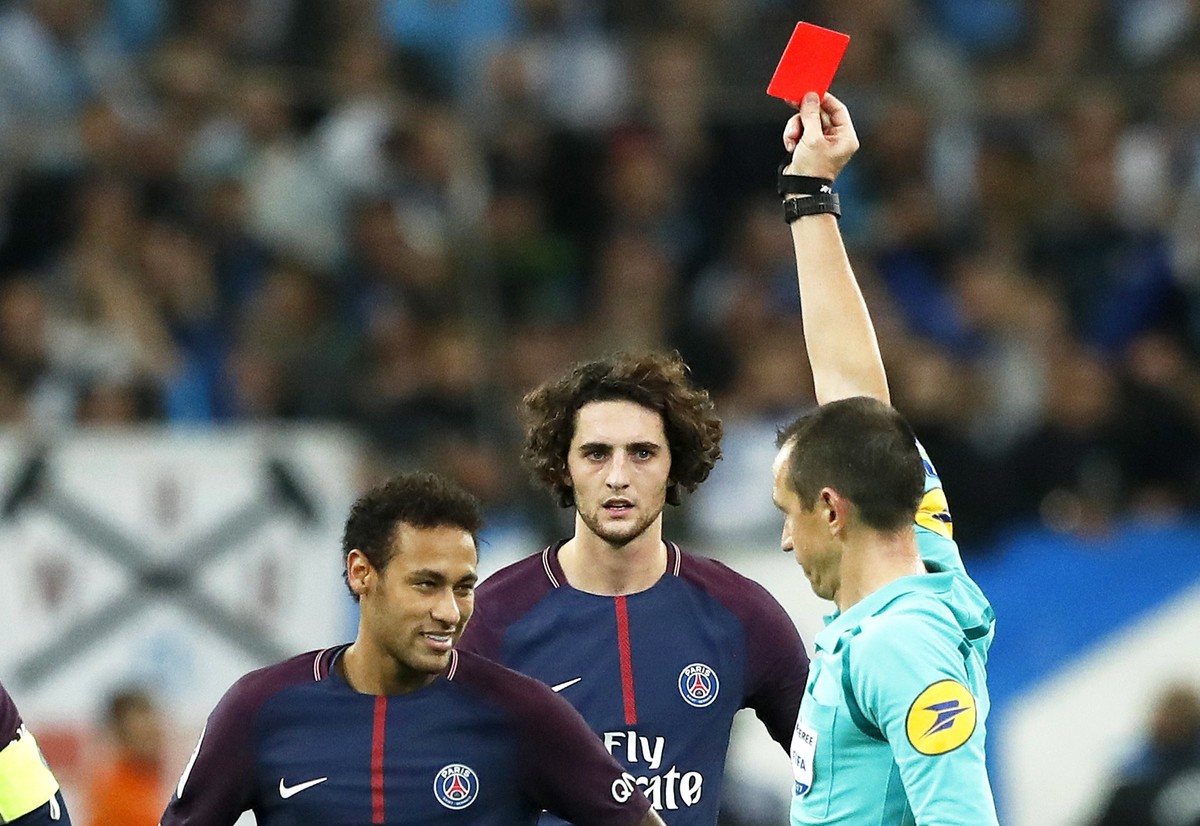 Liga francuska: Neymar "wyleciał" z boiska. Cavani uratował dla PSG remis w Marsylii [WIDEO]