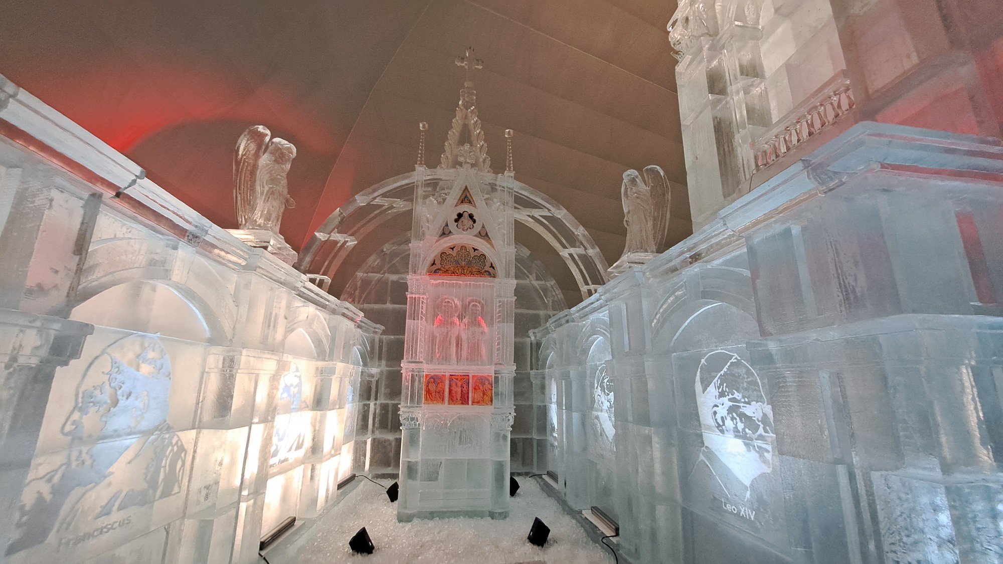 Tatranský ľadový dóm na Hrebienku bol v roku 2025 inšpirovaný Bazilikou sv. Jána v Lateráne v Ríme.